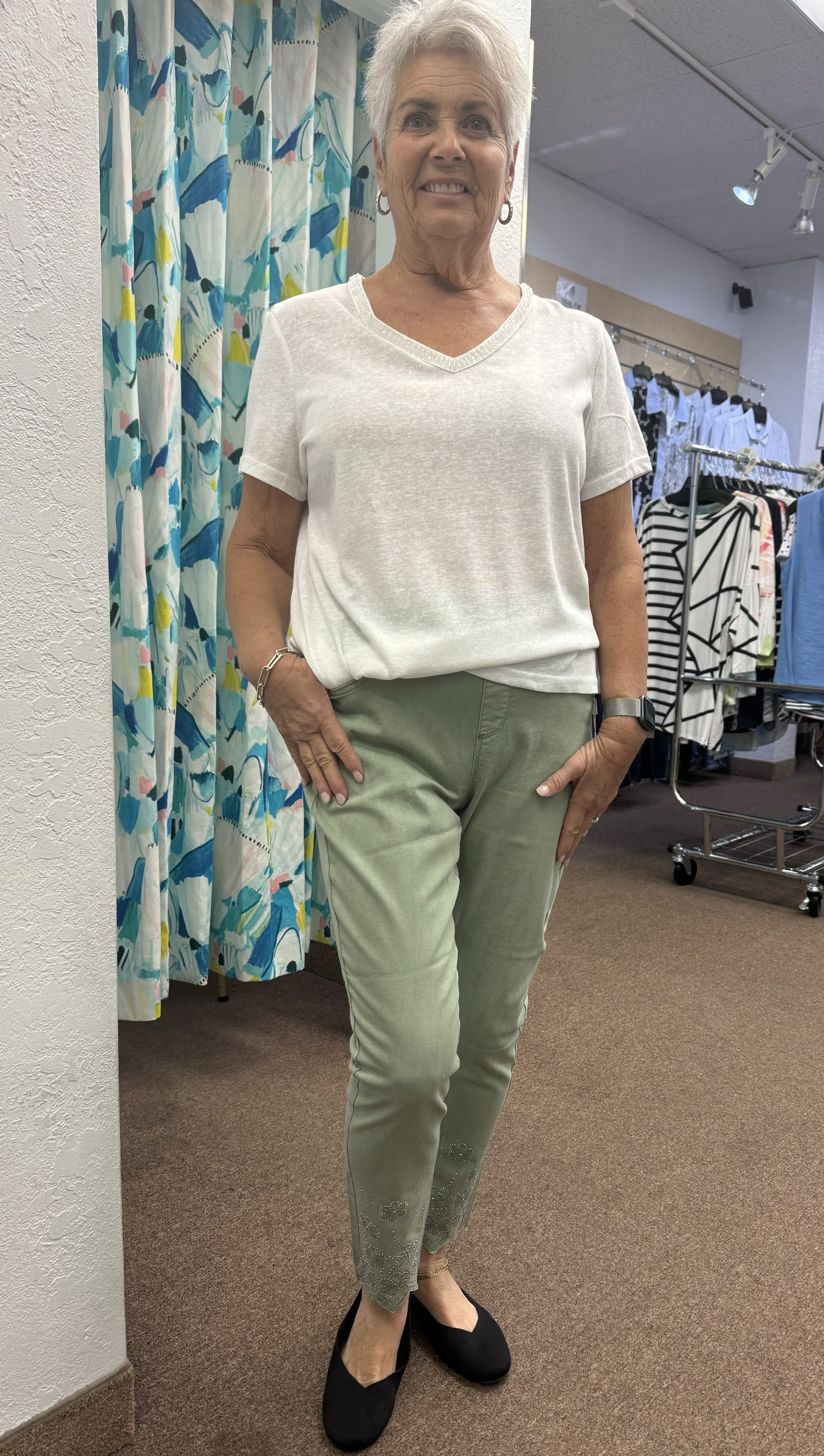Slim Ankle Jeans with Floral Embellishment