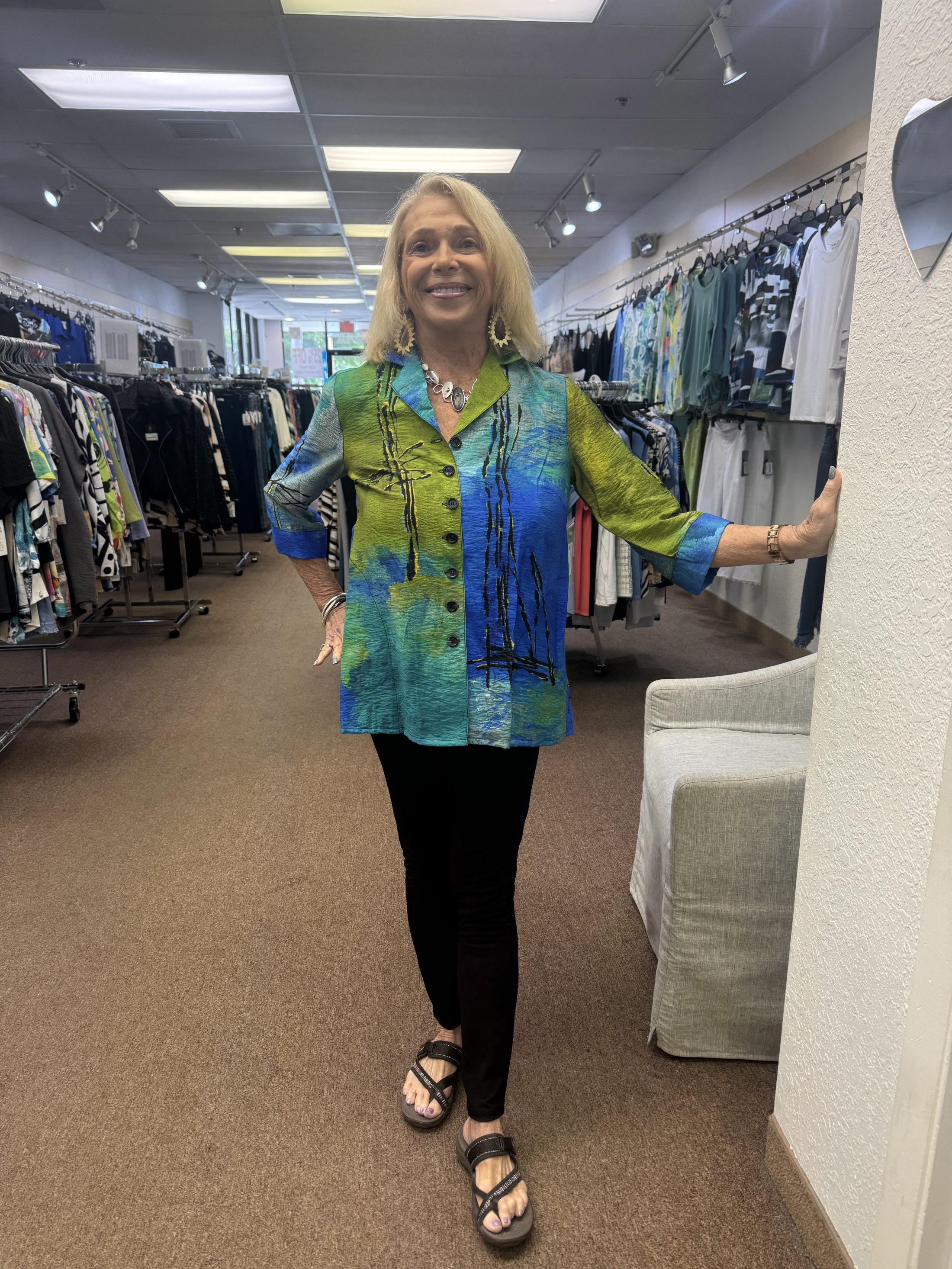 Woven Popover Tunic with Point Collar 3/4 Sleeves with Side Seam Pockets