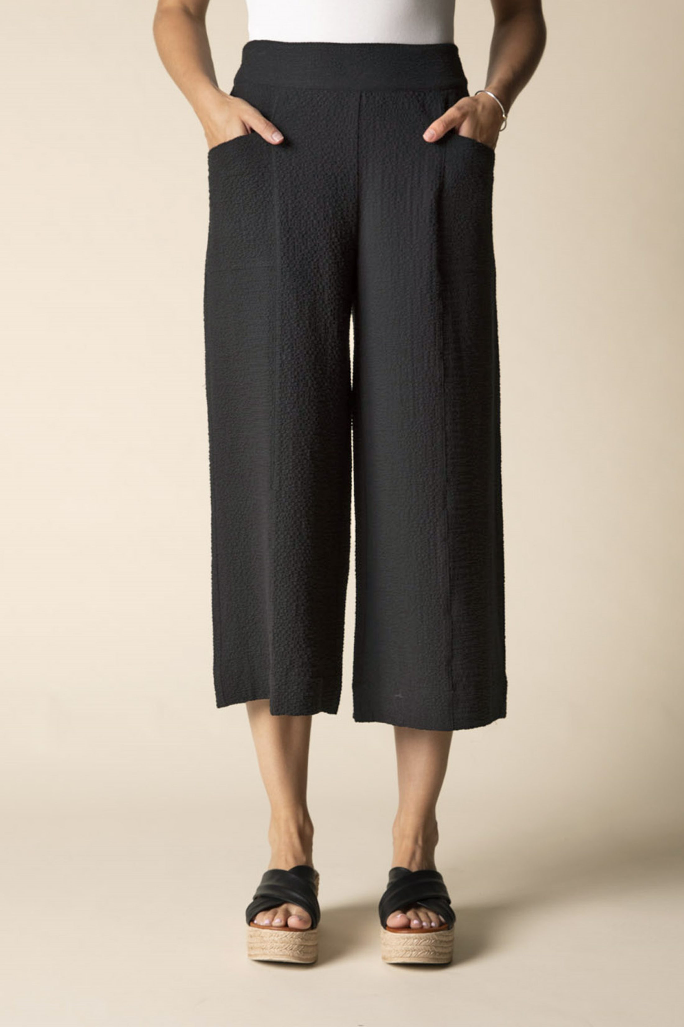 Crinkle Crepe Solid Capri