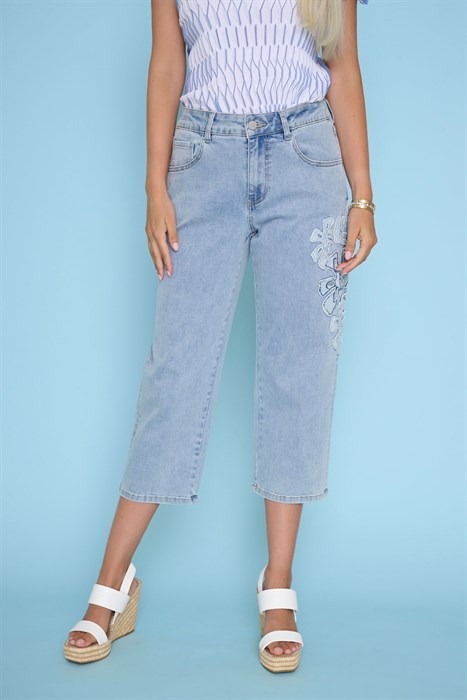 Leaf Applique Cropped Jeans
