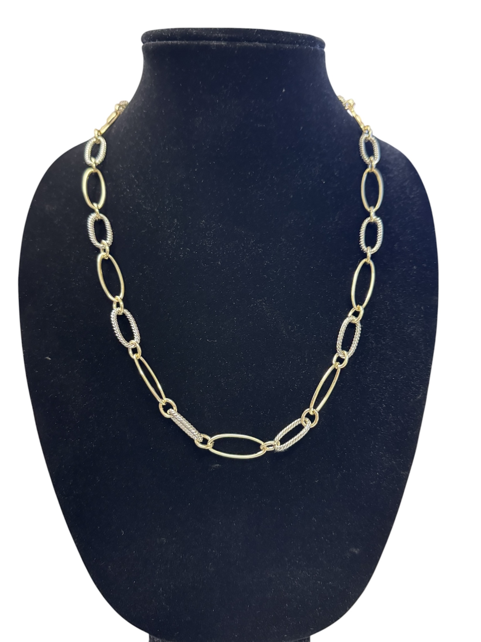 Medium Chain Link Toggle Clasp Necklace
