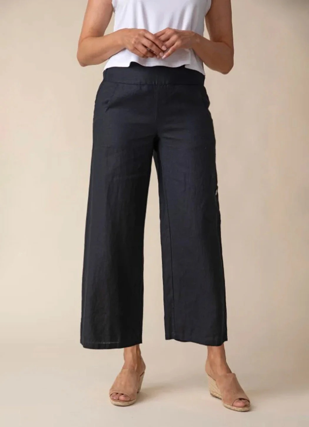 Pleat Button Capri Pant