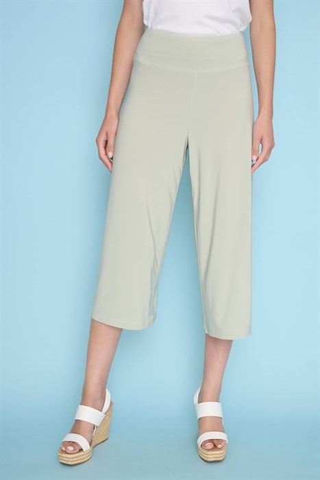 Wide Leg Side Slip Capri Pant