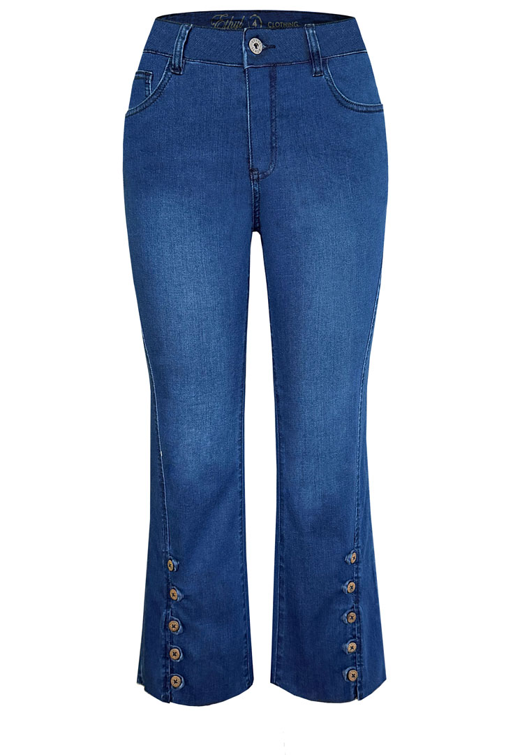 Capri Button Crop